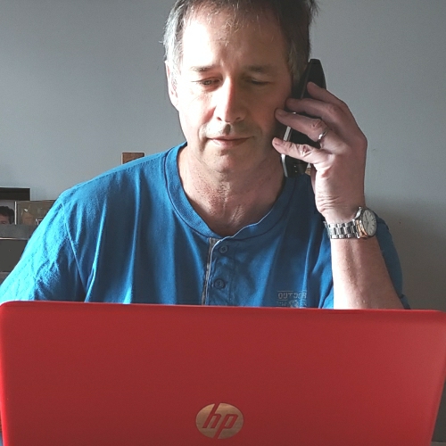 Me on the phone in frount of laptop